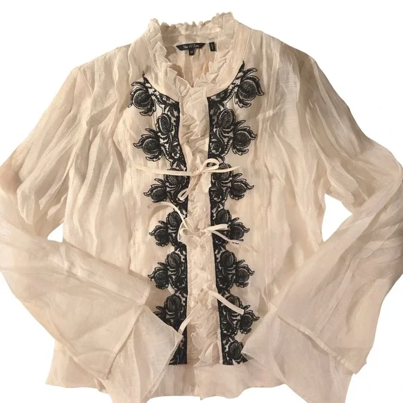 Nic + Zoe Womens Cream Lace Up Ruffle Neck Bell Sleeve Embroidered Top Size 10 - Picture 1 of 6